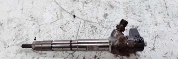 Audi A4 S4 B9 Fuel injector 04L130277AE
