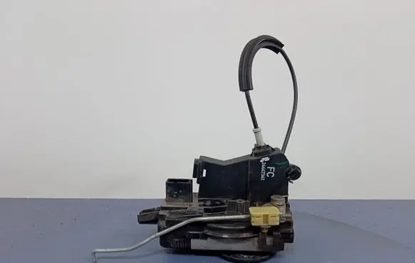 Opel Signum Front door lock 24447341