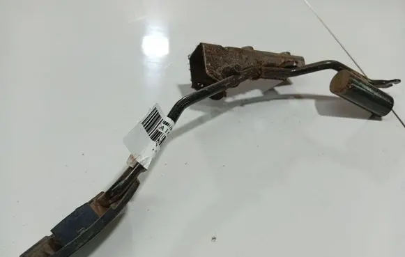 Accelerator throttle pedal