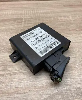 Mercedes-Benz E W210 Light module LCM A2108206426 5LA00750803 Q03