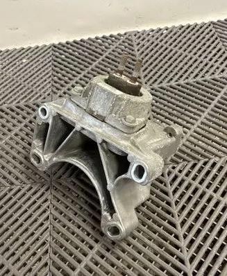 Dodge Durango Gearbox mounting bracket 68275992AA