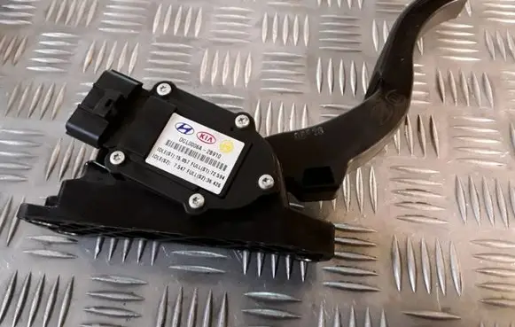 Hyundai Santa Fe Accelerator throttle pedal 327262B900 DGL0006A2B910