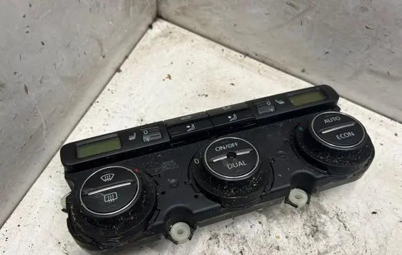 Volkswagen PASSAT B6 Climate control unit 74677532