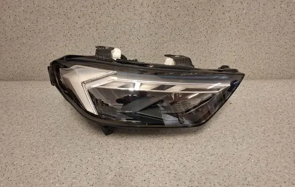 Audi A1 Headlight/headlamp 82A941034D 90106083