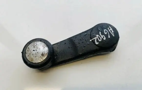 Audi A4 S4 B5 8D Front door window winding handle 