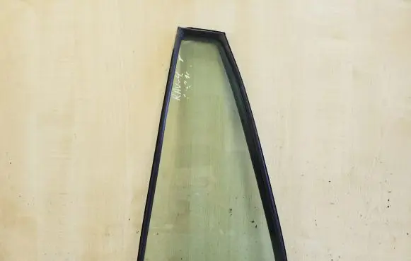 Toyota RAV 4 (XA20) Rear vent window glass 