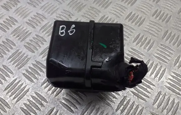 Volkswagen PASSAT B6 Fuse box cover 1K0937311C