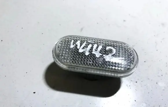 Nissan Qashqai Front fender indicator light 26160ax00a 1752