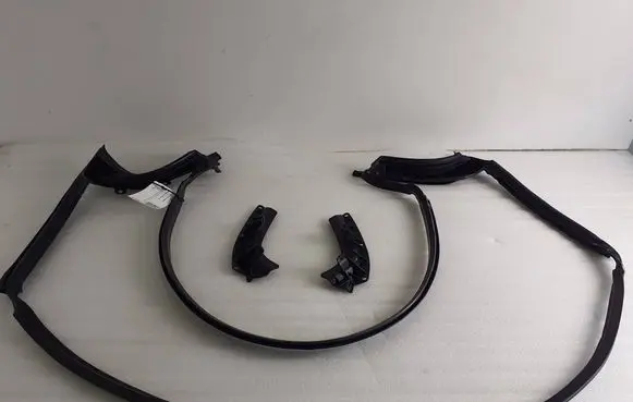 BMW M4 F82 F83 Rear glass trim 7217244