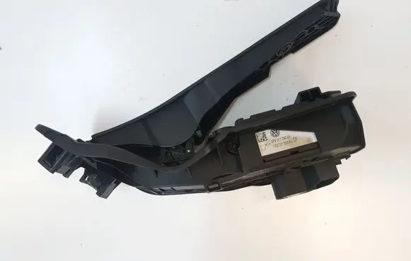 Volkswagen PASSAT CC Accelerator throttle pedal 6PV011040 1K2721503AJ