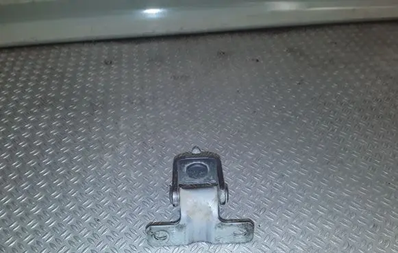 Mitsubishi Outlander Tailgate/trunk/boot hinge