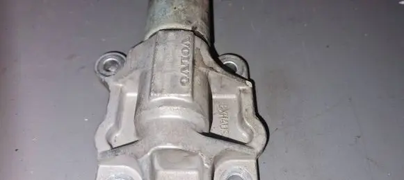 Volvo XC70 Camshaft vanos timing valve 8670422