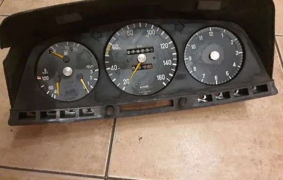 Mercedes-Benz E W124 Speedometer (instrument cluster) 87001123