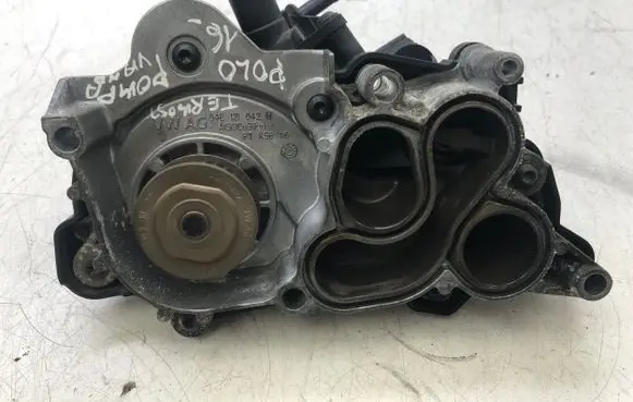Volkswagen Polo V 6R Water pump 04E121042M