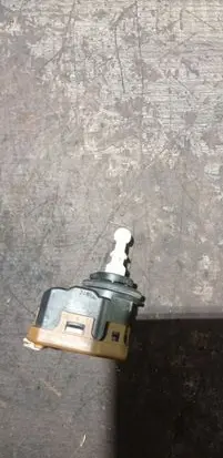 Headlight level adjustment motor
