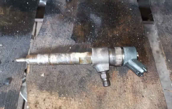Opel Zafira B Fuel injector 0445110165