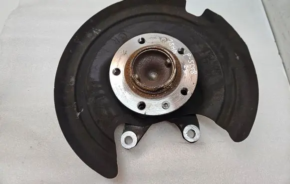 Rear wheel hub
