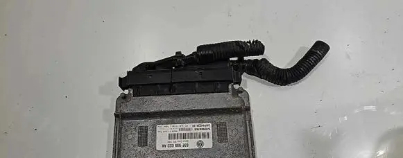 Volkswagen Polo Engine control unit/module 03E906033AK 3PG7003 5WP4423603