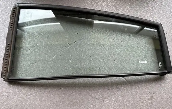 Nissan Patrol Y61 Rear vent window glass 82272VB000
