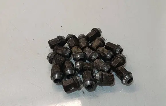 Hyundai Tucson JM Nuts/bolts 