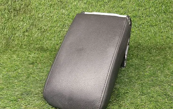 Volkswagen Jetta VI Armrest 5C6864207