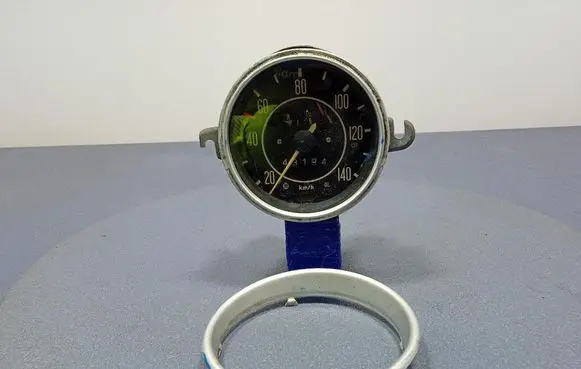 Volkswagen New Beetle Speedometer (instrument cluster) 113957021J