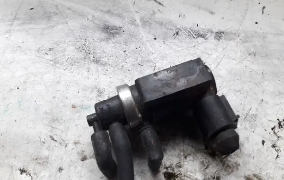 Volkswagen PASSAT B6 Vacuum valve 