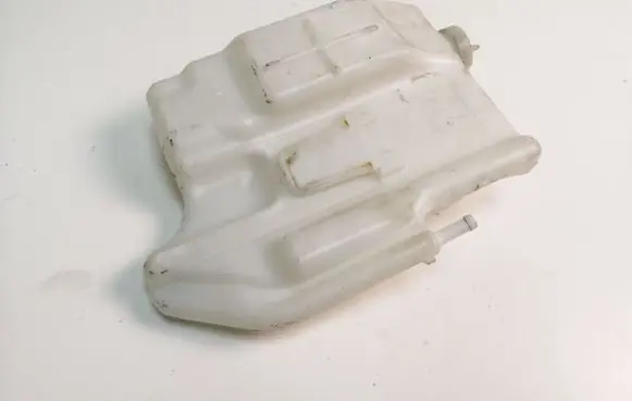 Honda CR-V Windshield washer fluid reservoir/tank