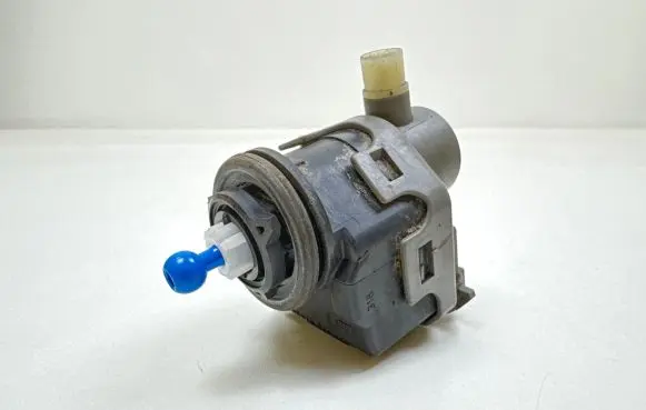 Nissan Qashqai Headlight level adjustment motor 00787843 7700420737