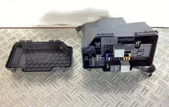 Mercedes-Benz GLC C253 Fuse module A0009822723 A0009822923 A0009822523