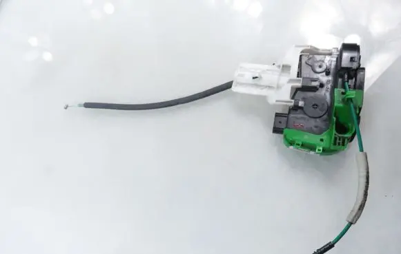 Hyundai i40 Front door lock 813203Z020
