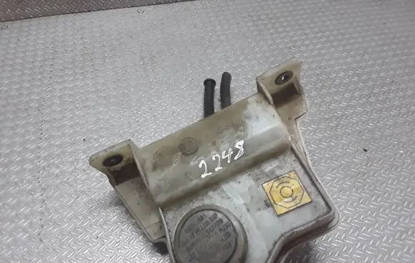 Brake fluid reservoir