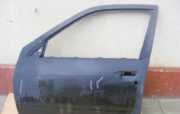 Nissan Primera Front door
