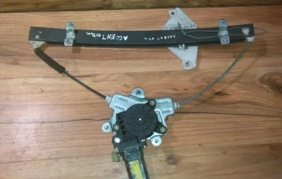 Hyundai Accent Front door window regulator with motor 