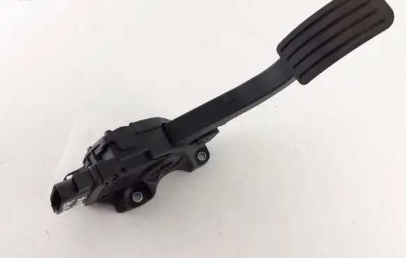Volvo V70 Accelerator throttle pedal 6G929F836AD