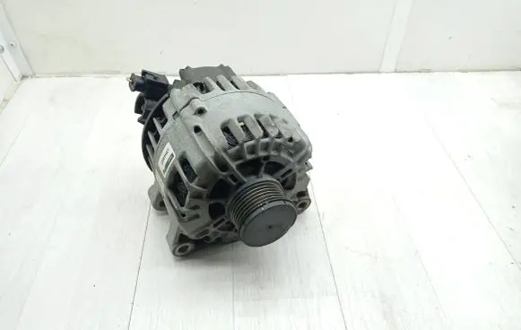 Peugeot 5008 Generator/alternator LRA03457 TG15C135