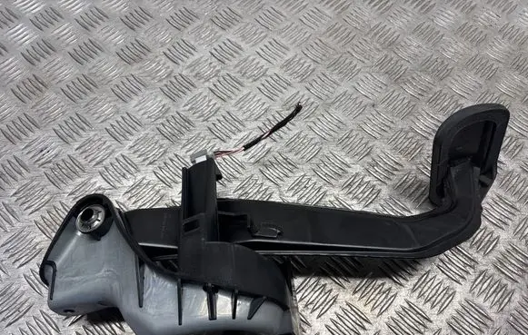 Mercedes-Benz E W212 Brake pedal A2042902001 0919531583 PP204290056