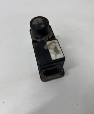 Volkswagen Golf III Central locking vacuum pump 1H0962257G