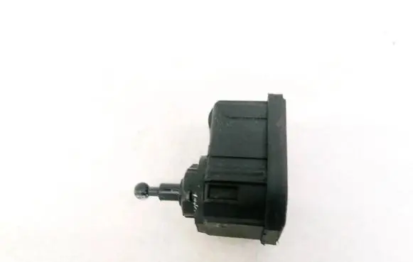 Headlight level adjustment motor