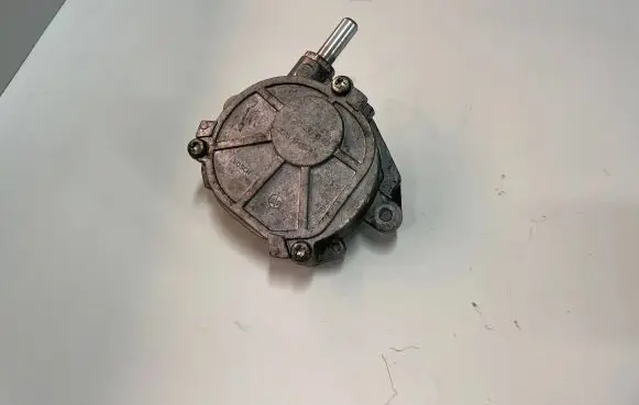 Mercedes-Benz C W204 Vacuum pump A2712301665