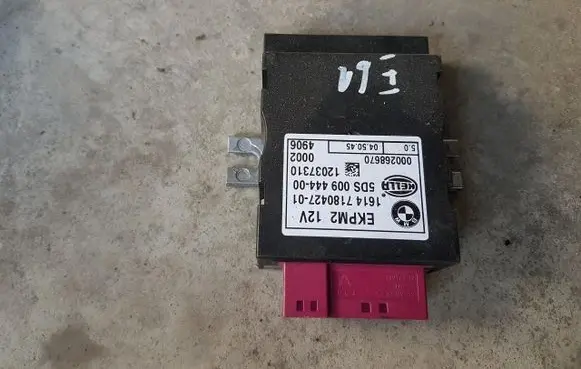 BMW 5 E60 E61 Fuel pump relay 7180427
