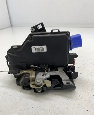 Seat Toledo III (5P) Rear door lock 7L0839016