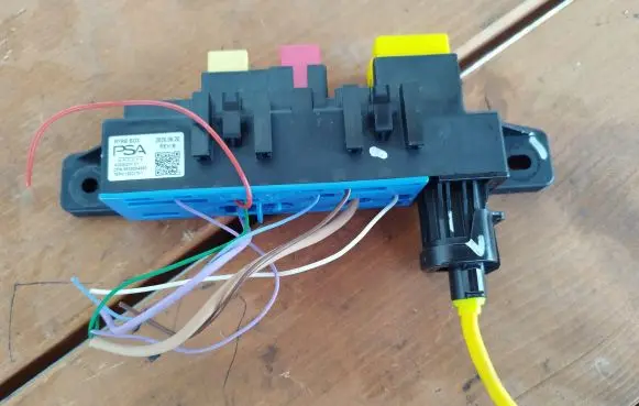 Peugeot 308 Fuse module 98300034880
