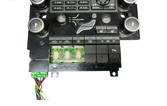 Volvo V70 Climate control unit 30782903 M3042100055
