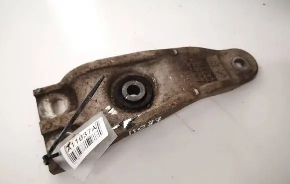 Renault Laguna III Engine mounting bracket 92777j