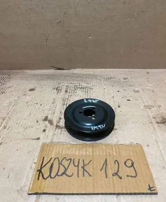Volkswagen Golf VI Water pump pulley 03D121028B
