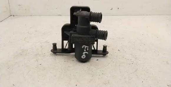 BMW 5 E60 E61 Coolant heater control valve 6920226 040331
