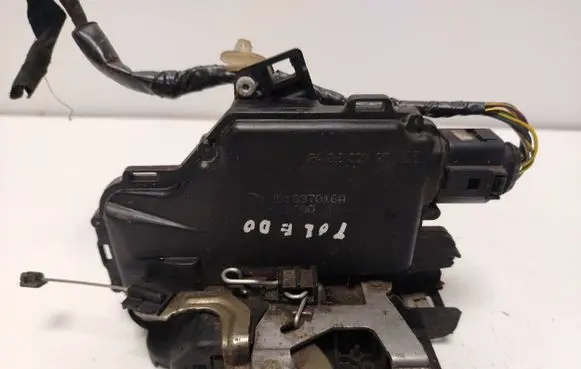 Seat Toledo II (1M) Front door lock 1J0973714 4B1837016