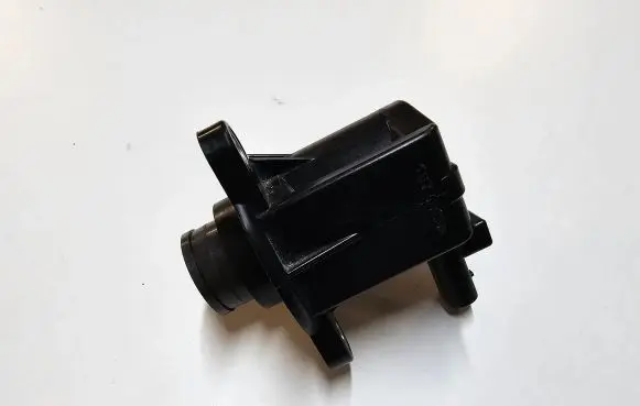 Ford Mustang VI Vacuum valve CJ5G9U465BA