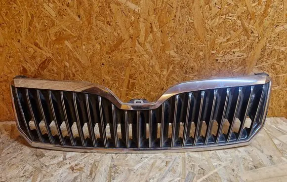 Skoda Superb B6 (3T) Front bumper upper radiator grill 3T0853668B